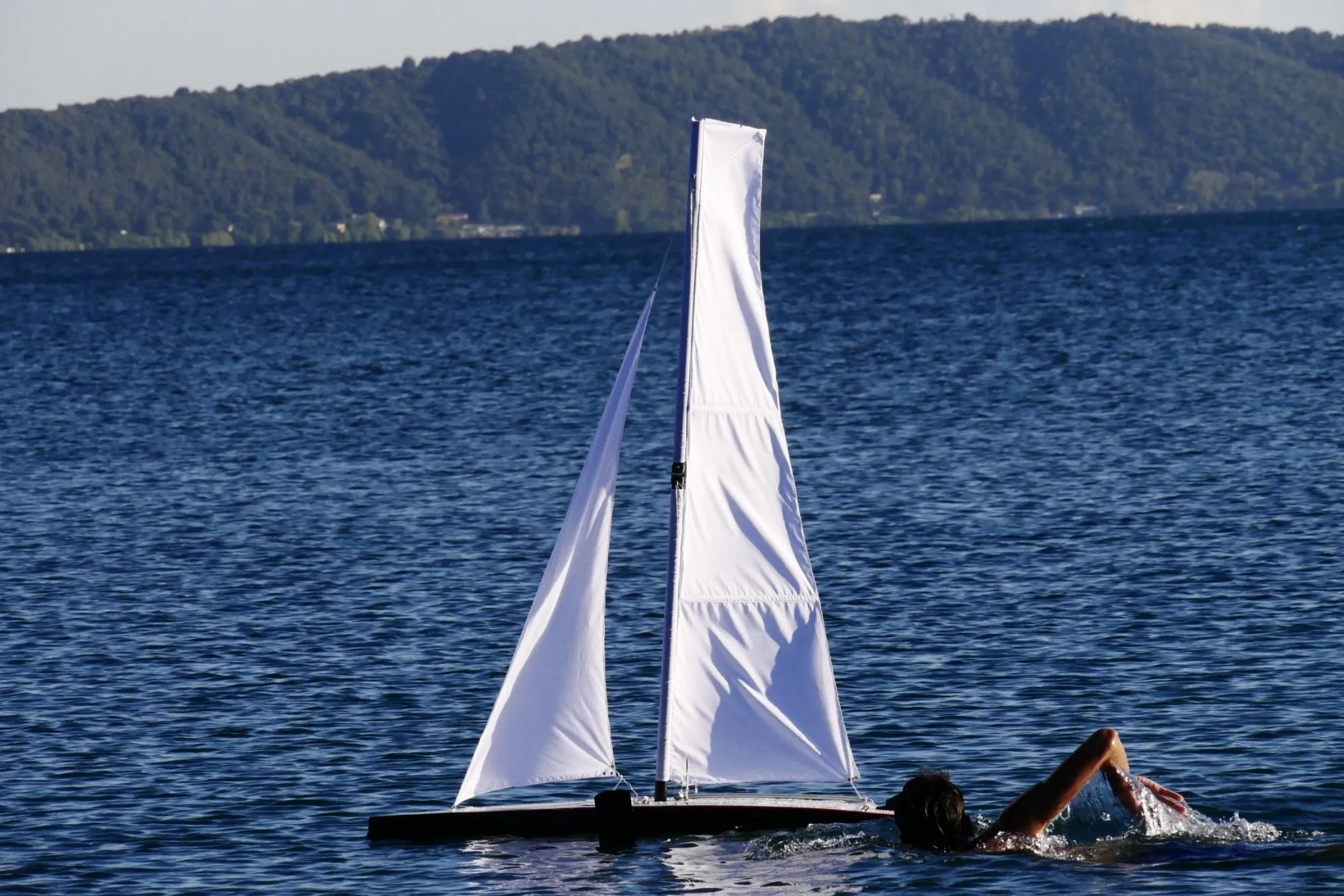 Foilia under sail on the lake during a test